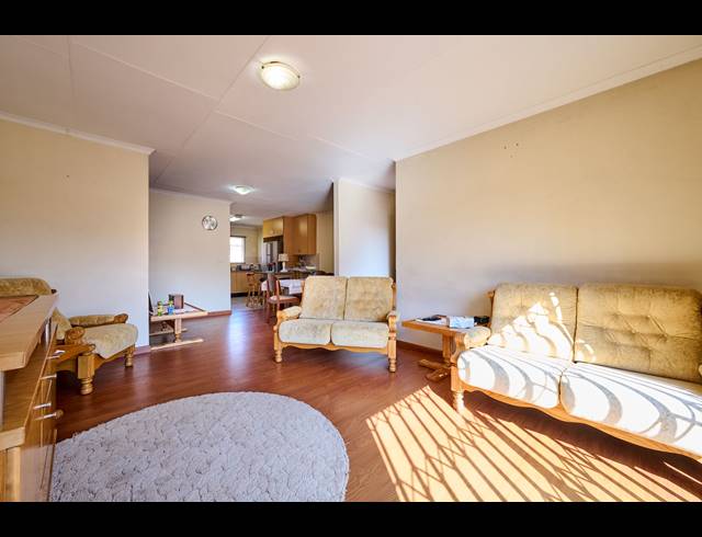 3 BEDROOM TOWNHOUSE FOR SALE IN KYALAMI HILLS